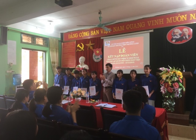 Trường THPT Mường Luân tổ chức thành công lễ kết nạp Đoàn cho các đồng chí thanh niên ưu tú